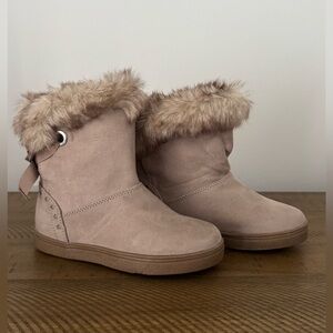 👧🏻  GAP, Fur-Lined, Toddler’s Boots w/Bows 🎀 - size 11